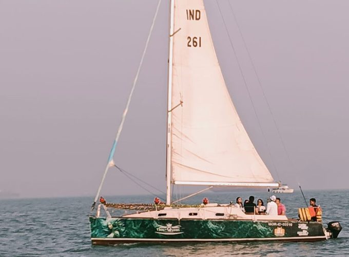 Deluxe Cabin Yachts